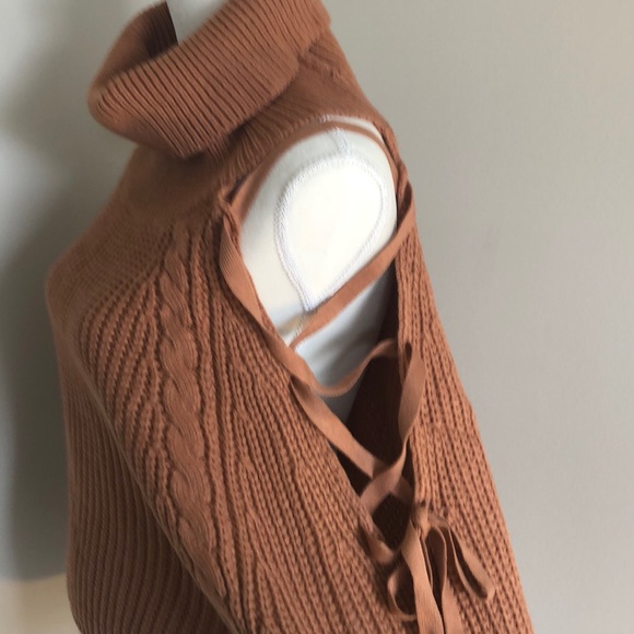 Sweaters - 🔥 GS LOVE LACE UP COLD CROCHET TURTLENECK SWEATER